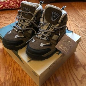 Red Head mid Hiker Boots “ McKinley “ size 6 NIB